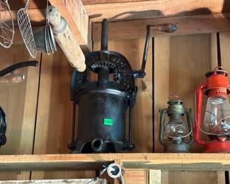 MEAT GRINDER