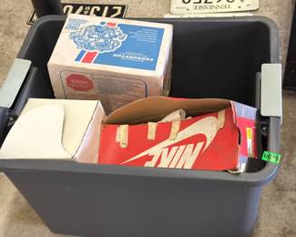 TOTE OF VARIOUS PARTS
