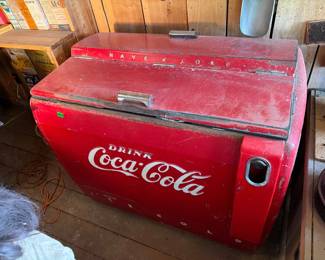 VINTAGE COCA COLA MACHINE