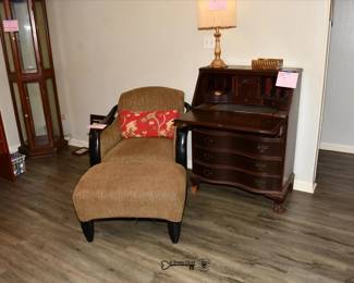 582LL Living Room