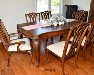 354Upper Living Room
