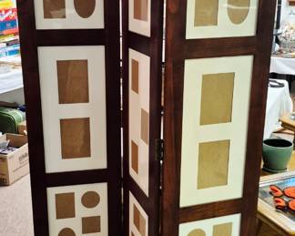 3 panel 15 picture screen