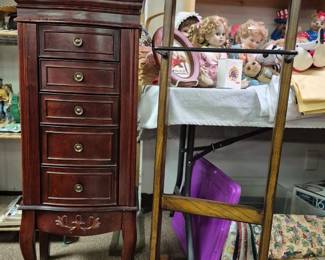 Upright jewelry cabinet and valet