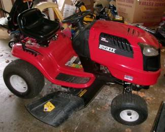 HUSKEE LAWN TRACTOR