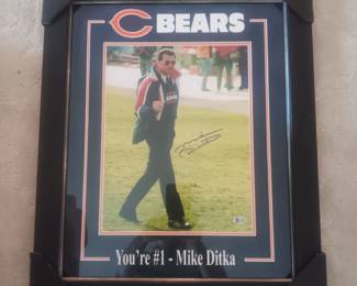 Autographed Mike Ditka flipping the bird, Beckett certified