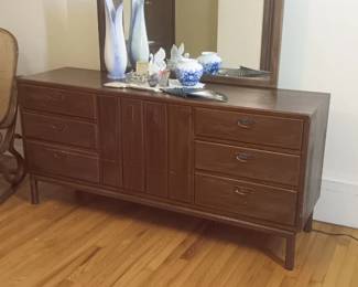 Broyhill dresser with mirror