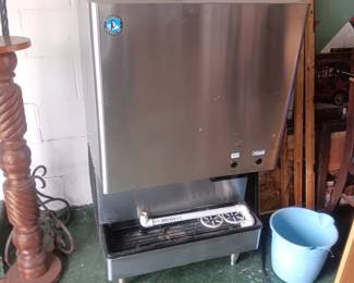 commercial ice machine (works!)