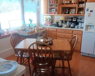 oak kitchen table, 4 chairs