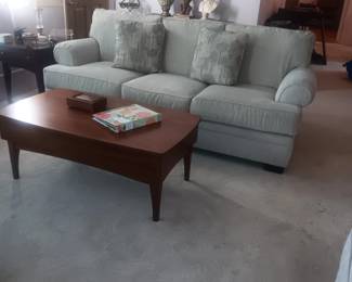 Broyhill sofa, coffee table and end table like new