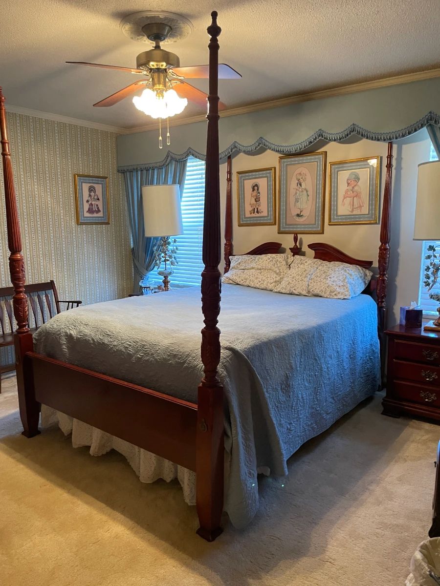 Vintage 4 poster bed
