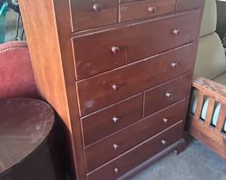 f Dresser
