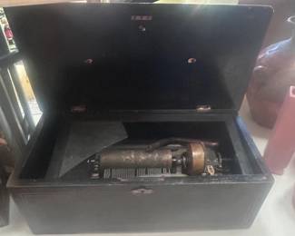 an Cylinder Music Box