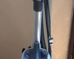 y Shark Vacuum Cleaner