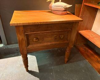 Primitive Wooden 1-Drawer Stand