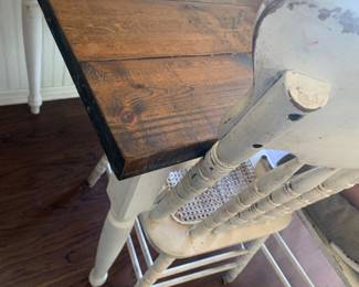 Table and chair set