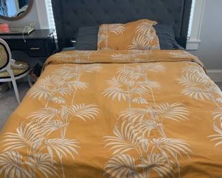 Bed frame/ tempur pedic adjusts