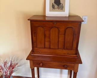 Small American Plantation desk, 19th c