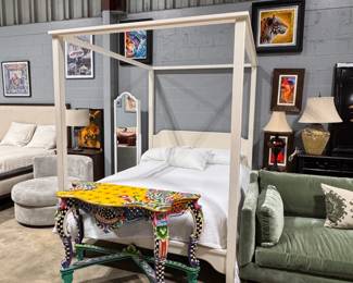 Queen canopy bed
