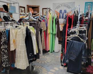 Tons of women's clothes,