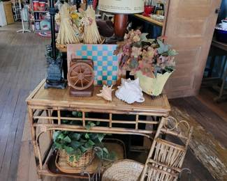 Wicker table, baskets