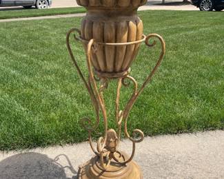 Plant / statue stand