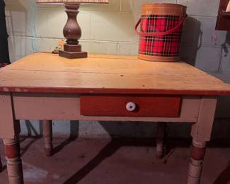 cute little kitchen table 