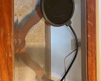 Microphone pop filter with dual layer mesh screen, featuring gooseneck arm and mount