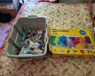 Lot 57: LEGO Classic 1500-piece Set with Storage Container