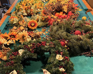 Lot 18: Assorted Decorative Wreath Collection
