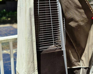 Lot 73: Outdoor quartz glass tube patio heater with cover