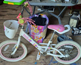 Lot 15: Trek Children’s Bicycle with Front Basket
