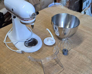 Lot 4: KitchenAid Ultra Power Stand Mixer with Bowl and Attachments