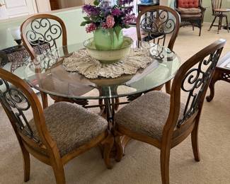 Round Glass Table w/4 Chairs