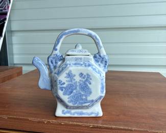 Blue and white tea pot