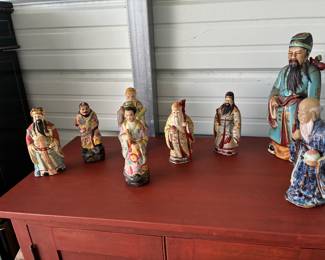 Chinoiserie mudmen and scholars