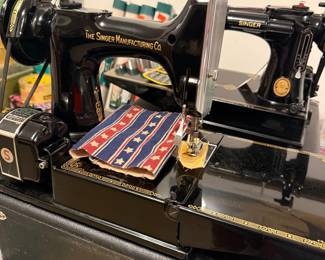 Singer Featherweight 221 Sewing Machine