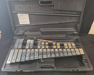VINTAGE MUSSER 30 KEY STUDENT XYLOPHONE WITH CASE