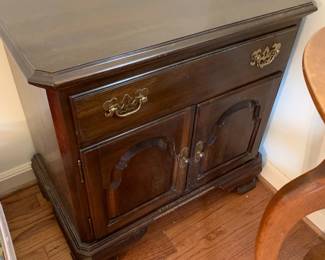 #28 ethan allen bedside table with 1 drawer and 2 doors $75.00