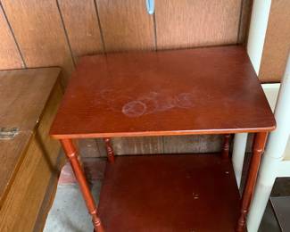 #103 end table 18x24x24 $20.00