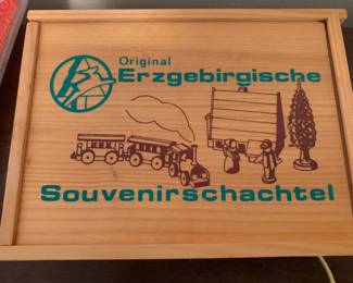 #169 Original Ergebirgische Souvenir Schachtel box wood village from Germany $20.00