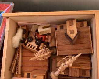 #169 Original Ergebirgische Souvenir Schachtel box wood village from Germany $20.00