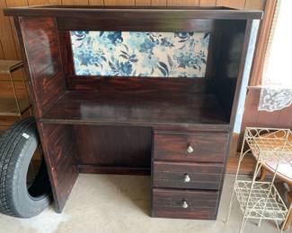 #114 43x18x49 desk with 3 drawers $30.00