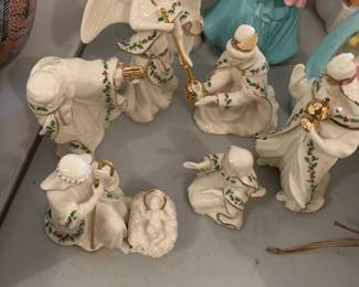 #141 Lenox Holiday nativity set of 7 $35.00
