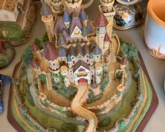 #150 Lenox Camelot 1995 statue $25.00