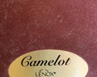 #150 Lenox Camelot 1995 statue $25.00