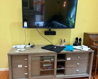 Entertainment Dresser 