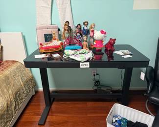 (B) Adjustable Height Desk, Hello Kitty Ceramic Bank