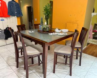 Table & Chairs 