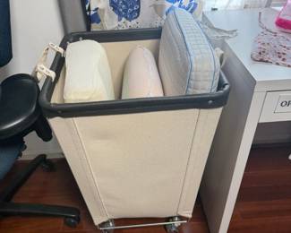 Rolling Hamper 