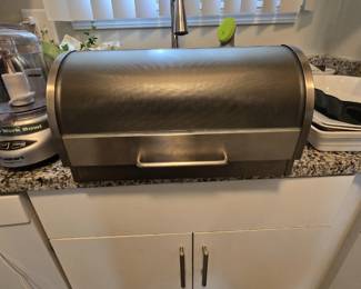 Bread box with frosted tempered glass lid $20